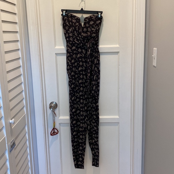 *NWT* American Eagle Strapless Black Floral Jumpsuit, Size Small - Picture 2 of 7